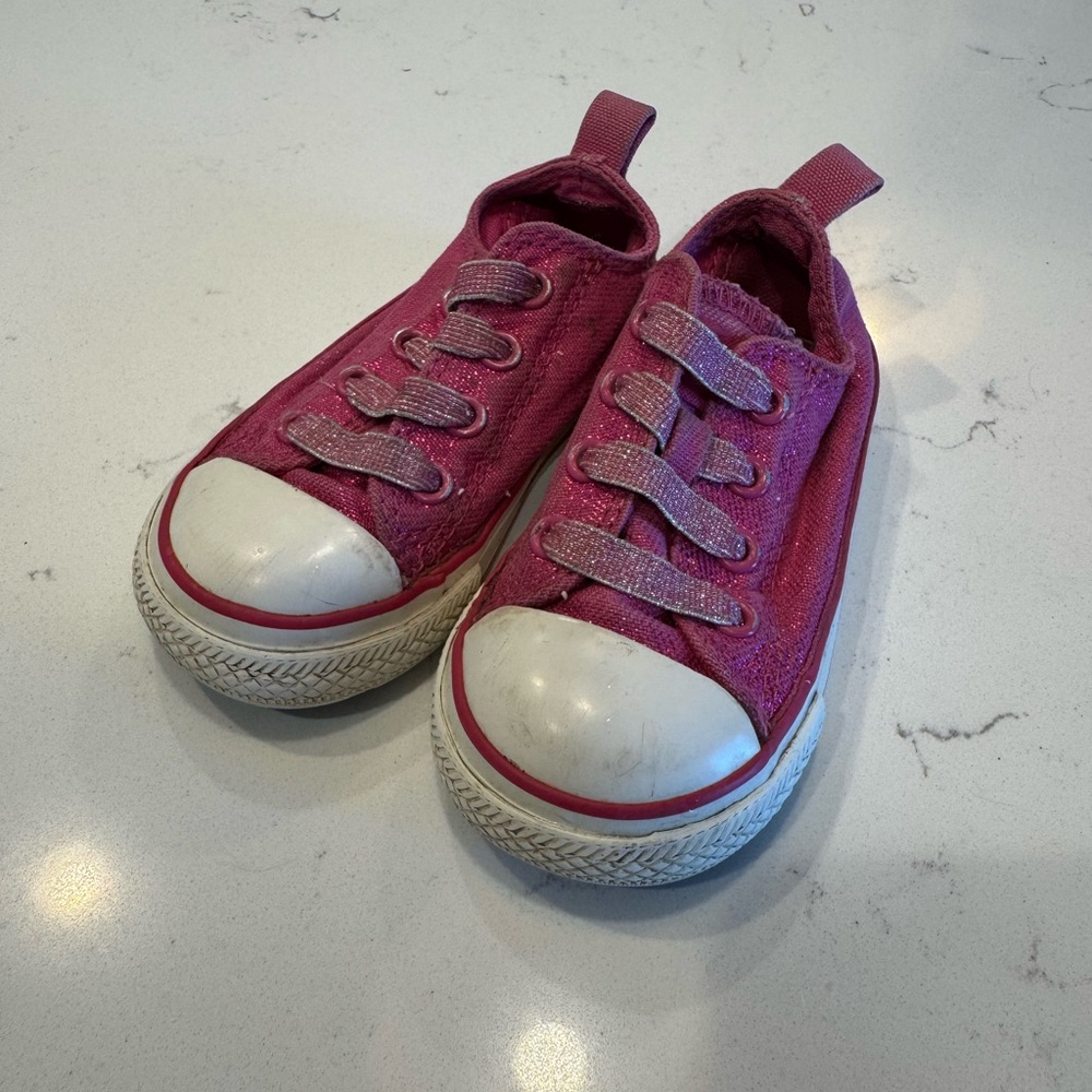 PINK CONVERSE ALL STAR TODDLER SIZE 5